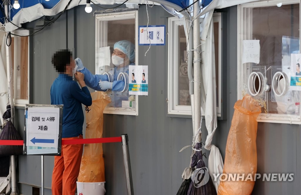 كوريا الجنوبية تسجل أقل من 400 إصابة جديدة بكورونا للمرة الأولى منذ 77 يوما - 1
