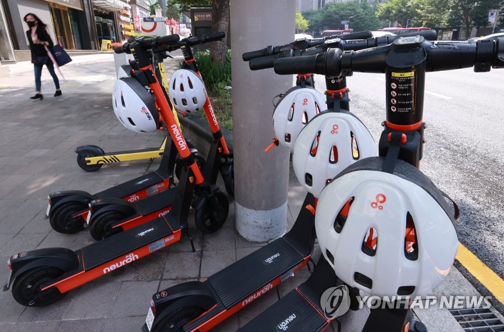 Electric scooters are parked against an utility poll in Seoul's Gangnam ward on June 13, 2021. (Yonhap)