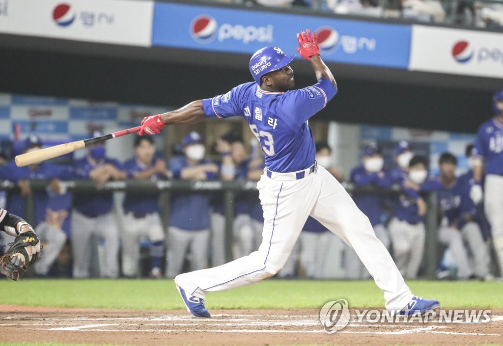 In this file photo from June 18, 2021, Jose Pirela of the Samsung Lions hits an RBI single against the Lotte Giants in the top of the eighth inning of a Korea Baseball Organization regular season game at Sajik Stadium in Busan, 450 kilometers southeast of Seoul. (Yonhap)