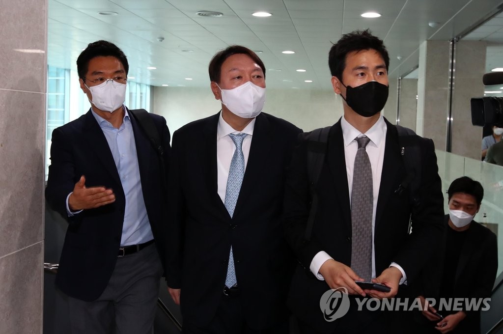 韓国前検事総長義母に実刑判決の異例事態　大統領選に影響か