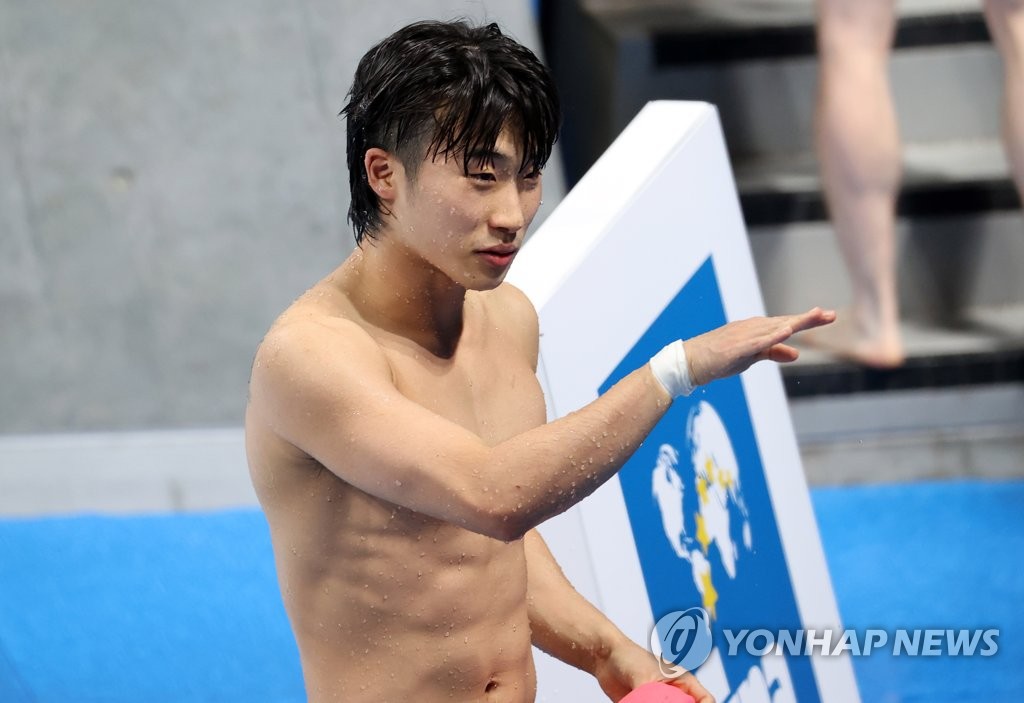 Woo Haram of South Korea reacts to a dive during the final of the men's 3m springboard diving event at the Tokyo Olympics at Tokyo Aquatics Centre in Tokyo on Aug. 3, 2021. (Yonhap)