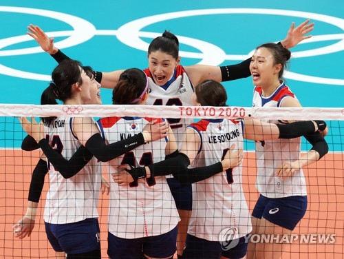 (Olympics) Women's volleyball team chases bronze with Tokyo Olympics set to close