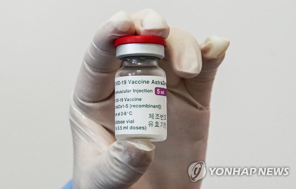 In this file photo, a medical staff member shows a bottle of AstraZeneca's COVID-19 at a vaccination center in Seoul on Aug. 12, 2021. (Yonhap)
