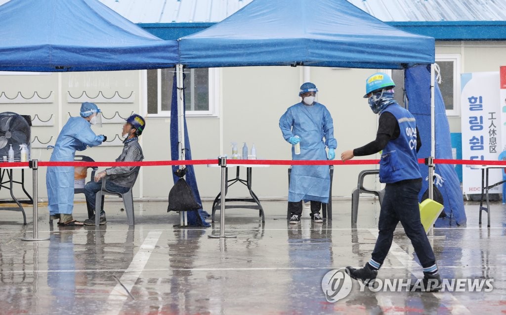 New cases spike to over 2,000 again, infections in Seoul at record high