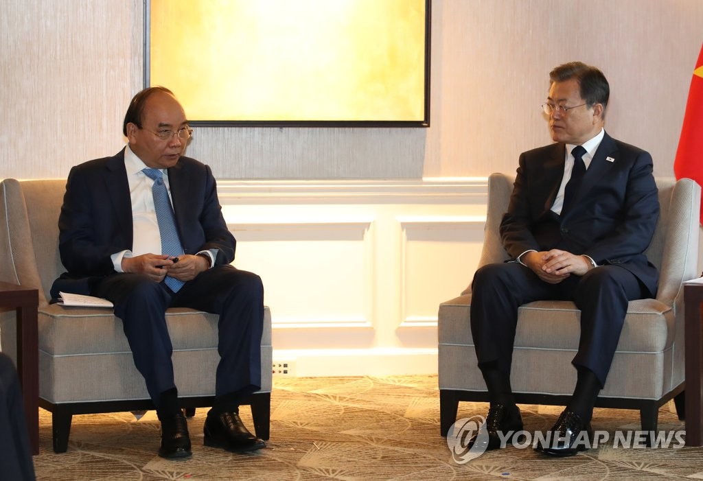 韓国・ベトナム首脳が会談　両国関係格上げで合意