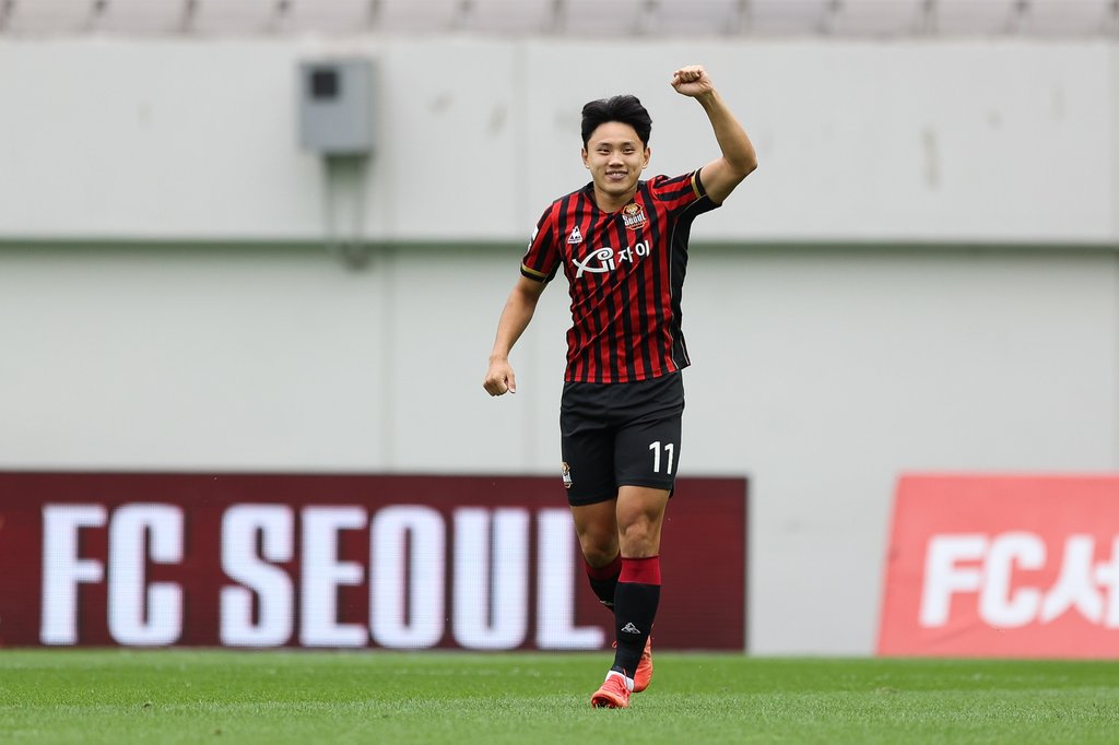 Cho Young-wook of FC Seoul celebrates his goal against Suwon Samsung Bluewings during a K League 1 match at Suwon World Cup Stadium in Suwon, 45 kilometers south of Seoul, in this Sept. 26, 2021, file photo provided by the Korea Professional Football League. (PHOTO NOT FOR SALE) (Yonhap)
