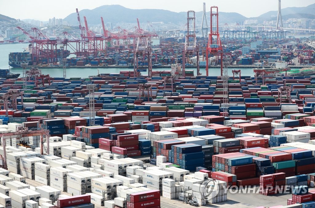 Des conteneurs dans un port à Busan le vendredi 1er octobre 2021. 