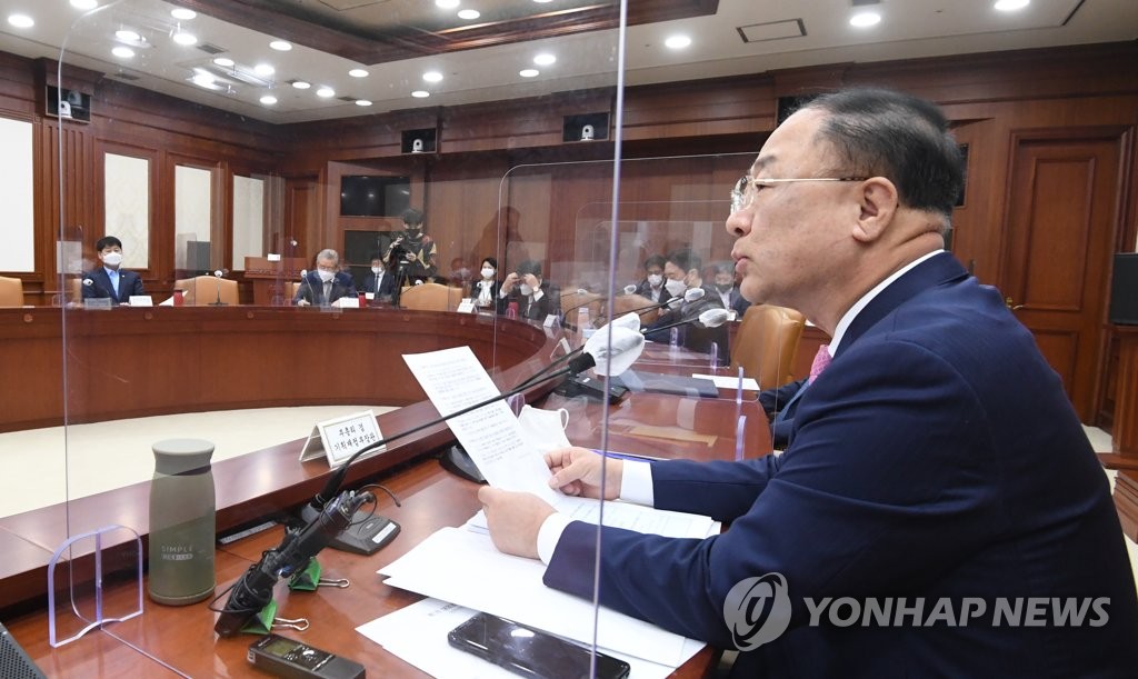 This photo, taken on Oct. 18, 2021, shows Finance Minister Hong Nam-ki presiding over a governmet meeting on the economy and security in Seoul. (Yonhap)