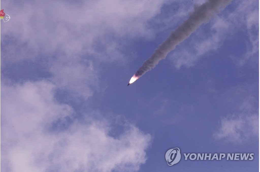 북한 관영매체가 작년 10월 '신형 SLBM' 발사에 성공했다며 공개한 이미지