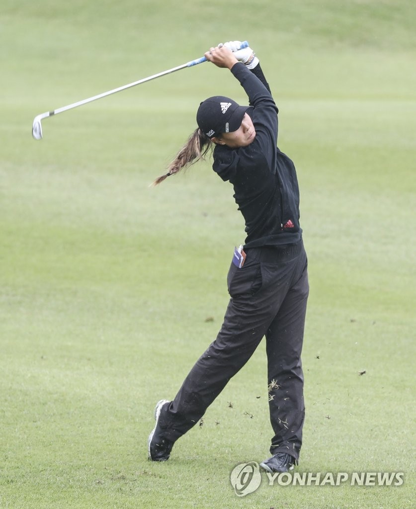 Danielle Kang of the United States hits a shot to the 14th green during the first round of the BMW Ladies Championship at LPGA International Busan in Busan, some 450 kilometers southeast of Seoul, on Oct. 21, 2021. (Yonhap)