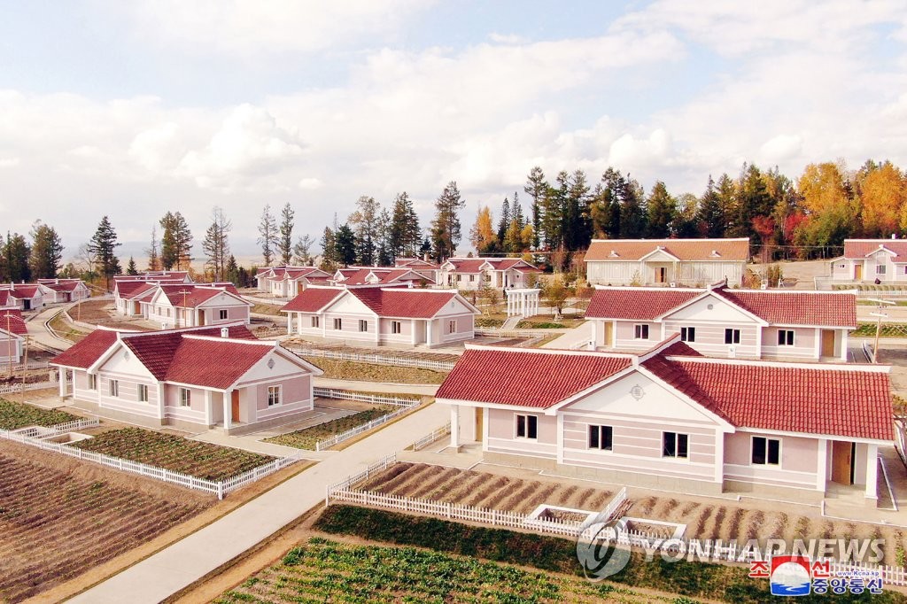 Inauguración de casas nuevas en Corea del Norte | AGENCIA DE NOTICIAS YONHAP