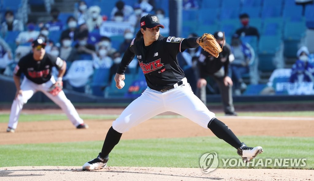 In this file photo from Oct. 31, 2021, William Cuevas of the KT Wiz pitches against the Samsung Lions in the bottom of the first inning of a Korea Baseball Organization tiebreaker game at Daegu Samsung Lions Park in Daegu, some 300 kilometers southeast of Seoul. (Yonhap)