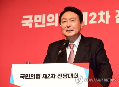 المرشح الرئاسي عن حزب سلطة الشعب المعارض الرئيسي يون سيوك-يول