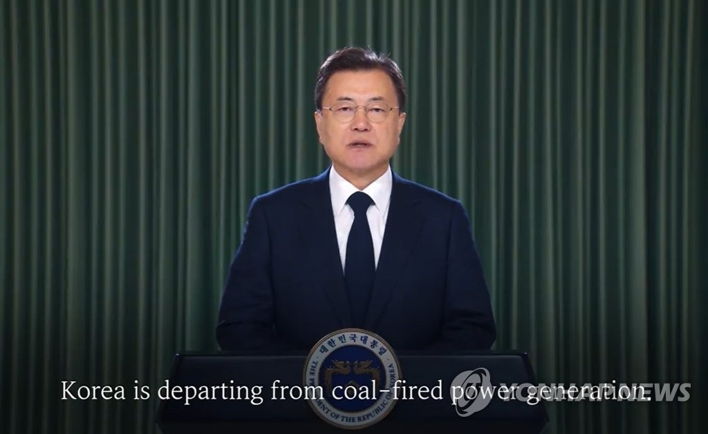 Le président Moon Jae-in prononce un discours lors du sommet en ligne des dirigeants de l'Apec, le jeudi 11 novembre 2021. (Photo fournie par Cheong Wa Dae. Revente et archivage interdits)