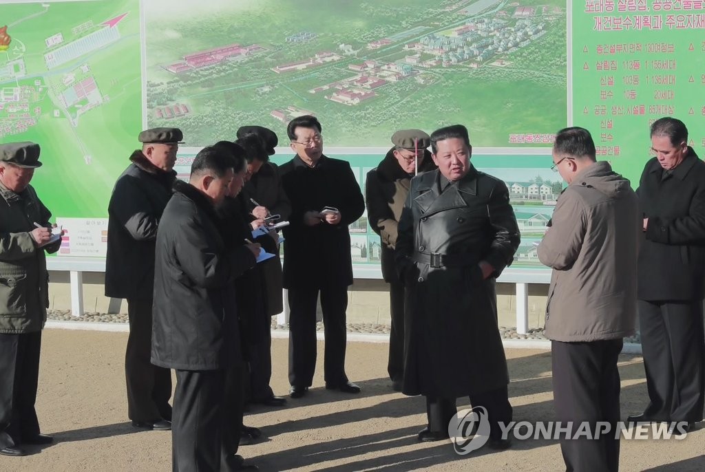 북한 김정은, 삼지연 건설사업 현지지도…한달여만 공개활동