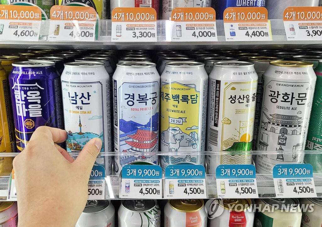 서울 시내 한 편의점의 맥주 판매대
