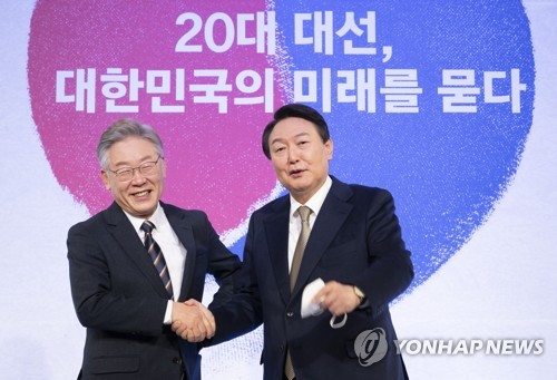 Présidentielle 2022 : Yoon devance Lee de 9,4 points dans un sondage