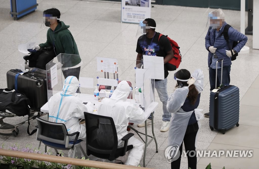 인천공항 입국장 들어서는 에티오피아-한국 직항편 탑승객들