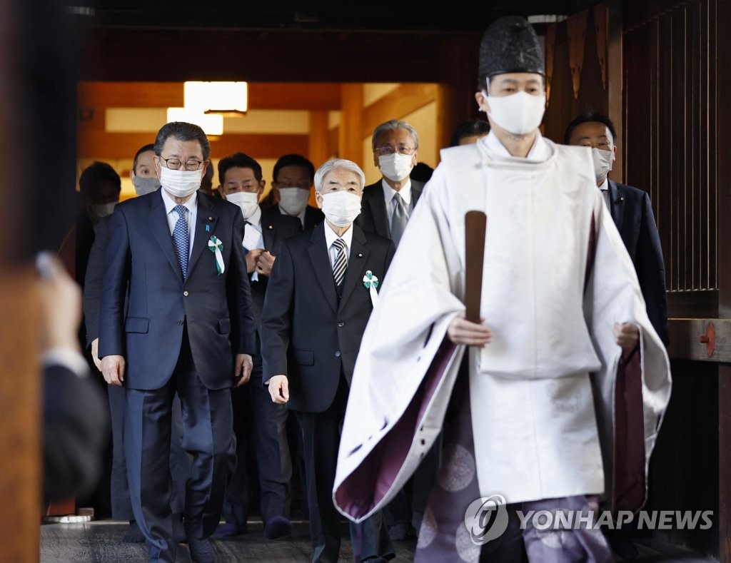 일본 여야 의원들, 2년 2개월 만에 야스쿠니 집단 참배