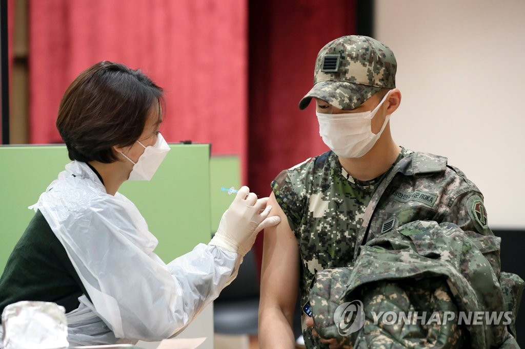 A soldier gets a booster shot at an inoculation center in Yongin, 49 kilometers south of Seoul, in this photo released by the Ministry of National Defense on Dec. 13, 2021. (PHOTO NOT FOR SALE) (Yonhap)