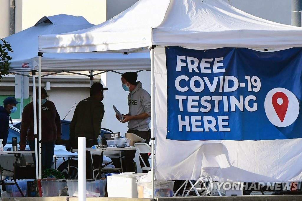 미국 LA에 설치된 무료 코로나 검사소