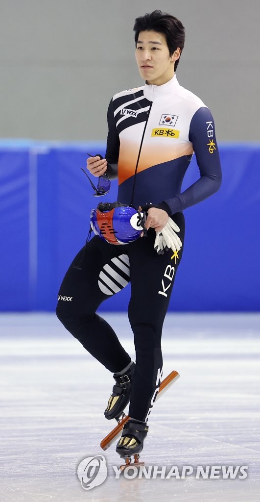 Le patineur de vitesse sur piste courte sud-coréen Hwang Dae-heon s'entraîne au Centre national d'entraînement de Jincheon, à environ 90 kilomètres au sud de Séoul, le 5 janvier 2022. (Photo d'archive)