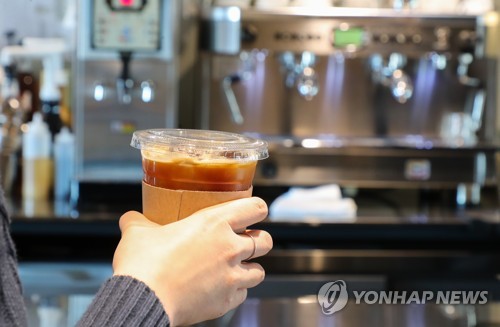 カフェで使われている使い捨てカップ＝（聯合ニュース）