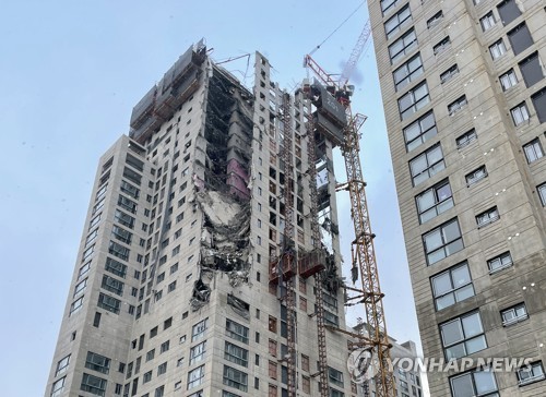 광주서 공사 중 고층아파트 구조물 붕괴