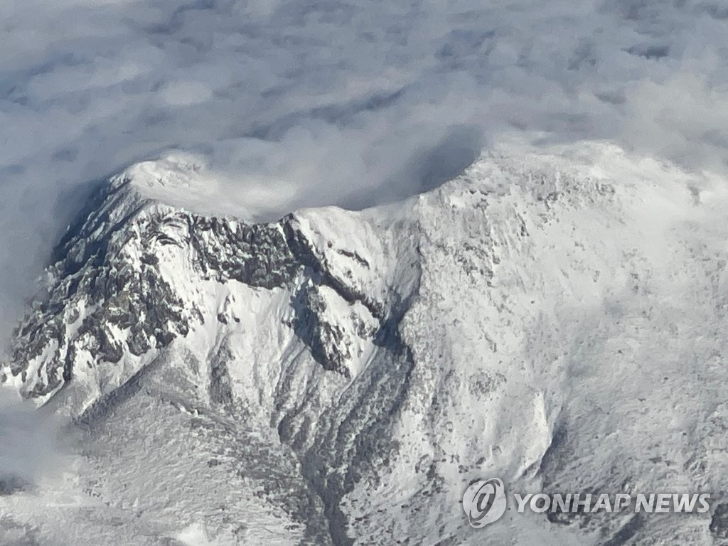 '만설' 한라산 백록담