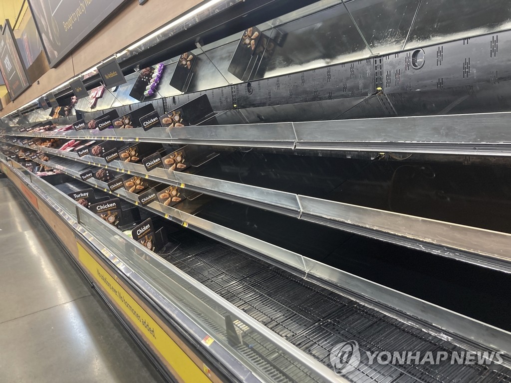 공급망 타격에 텅 빈 美 월마트 매장 식료품 진열대 | 연합뉴스
