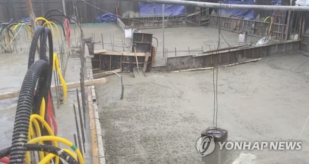 '거푸집이 두둑' 붕괴사고 직전 영상 공개
