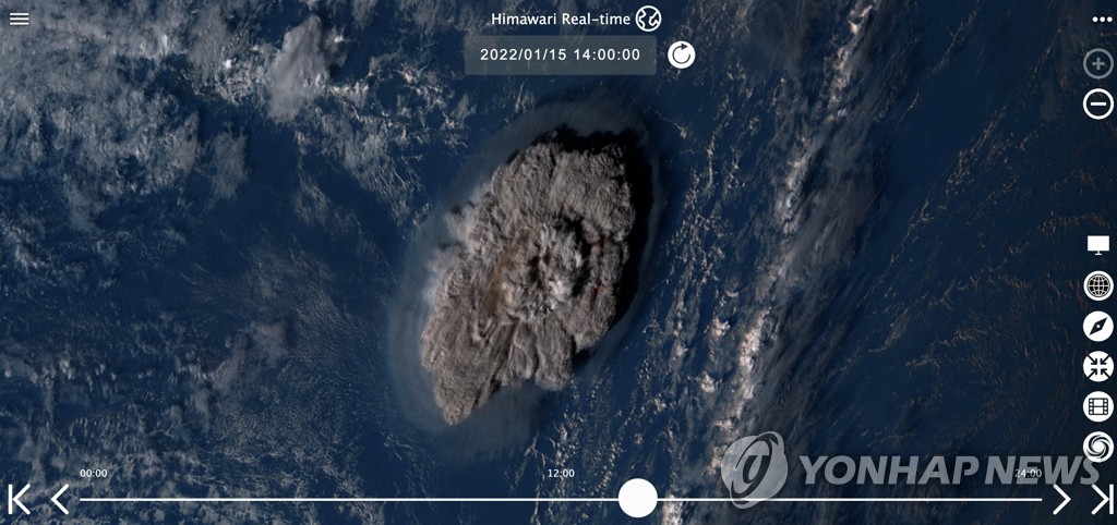 거대한 화산재 내뿜는 남태평양 통가 해저 화산