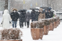 (LEAD) Heavy snow hits greater Seoul area, traffic disrupted in capital