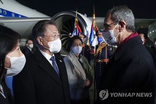 문대통령, 이집트 도착…오늘 엘시시 대통령과 정상회담