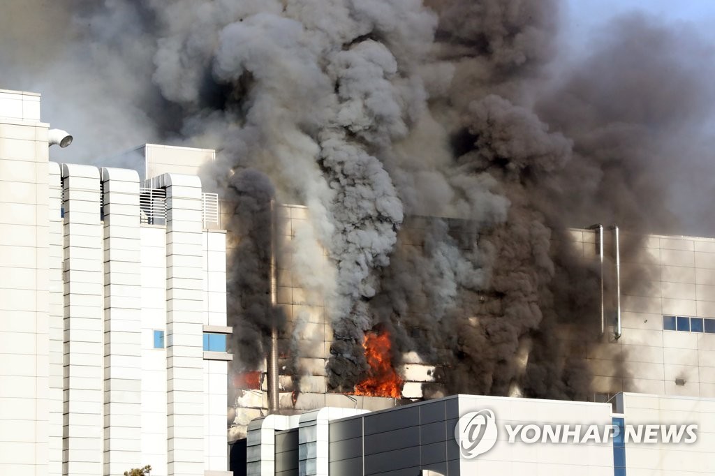 エコプロＢＭの清州工場で火災が発生した＝２１日、清州（聯合ニュース）