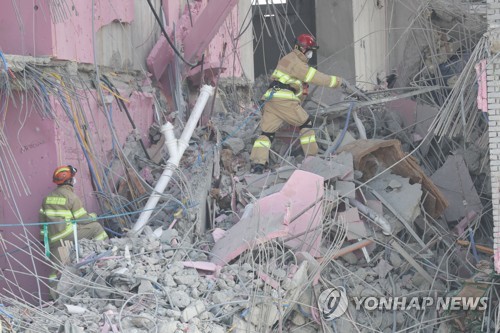 [속보] 광주 붕괴사고 매몰자 1명 추가 발견…28층 잔해 속