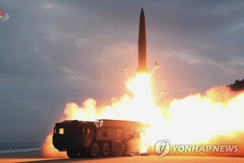 북한, 동해상으로 '발사체' 발사…탄도미사일 가능성(종합)