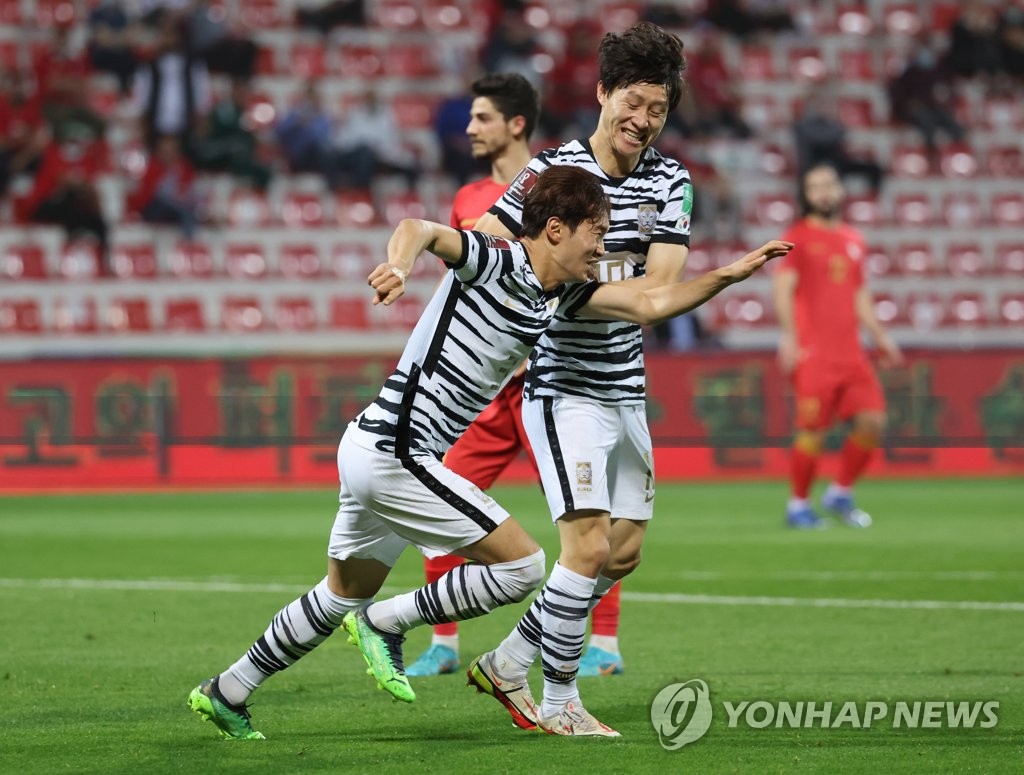 Kim Jin-su of South Korea (L) celebrates his goal against Syria during the teams' Group A match in the final Asian qualifying round for the 2022 FIFA World Cup at Rashid Stadium in Dubai on Feb. 1, 2022. (Yonhap)