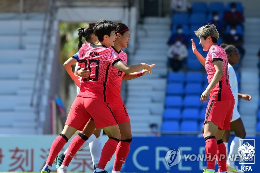 환호하는 한국 여자 축구대표팀