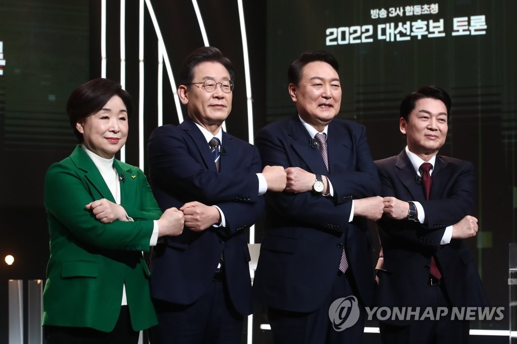 استطلاعات: السباق الرئاسي بين "يون" و"لي" متقارب مع تبقى 30 يوما على موعد الانتخابات الرئاسية