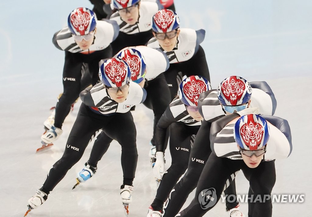 South Korean Olympic short track speed skaters train at Capital Indoor Stadium in Beijing on Feb. 6, 2022. (Yonhap)