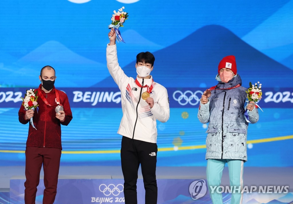 المتزلج "هوانغ ديه-هون" يحصل على الميدالية الذهبية