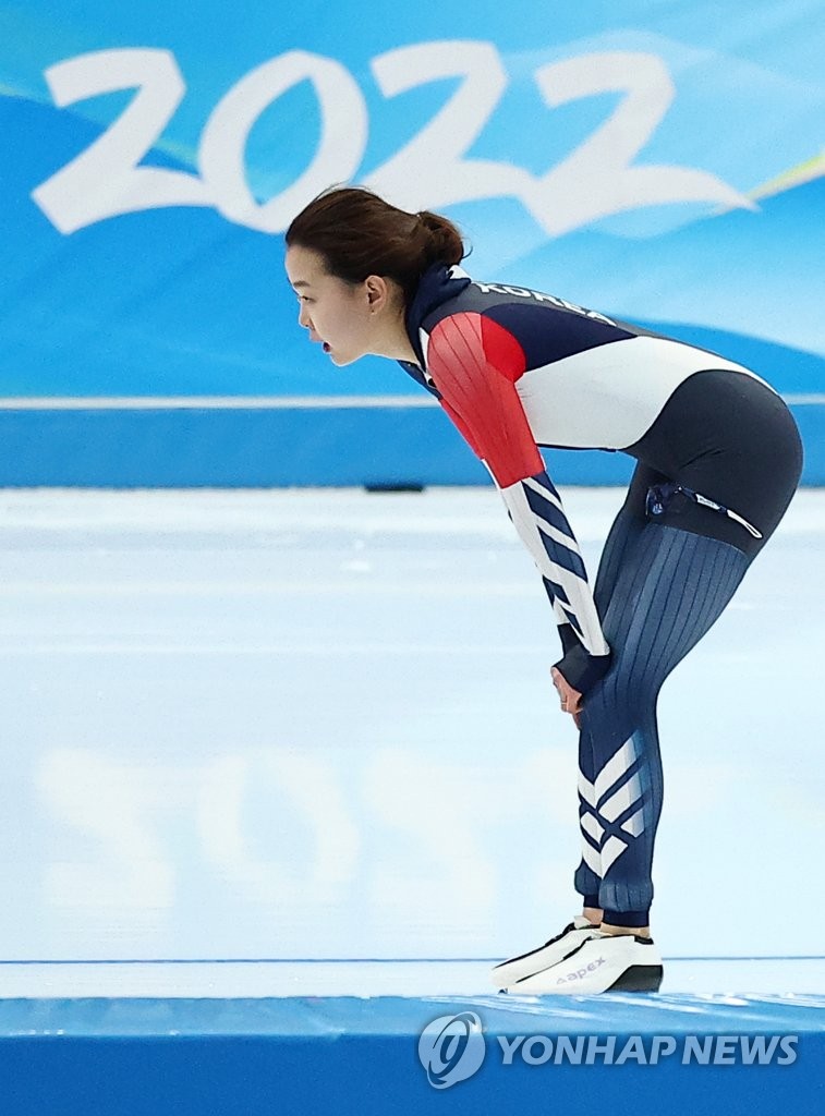 المتزلجة السريعة الكورية الجنوبية كيم مين-سون في أولمبياد بكين