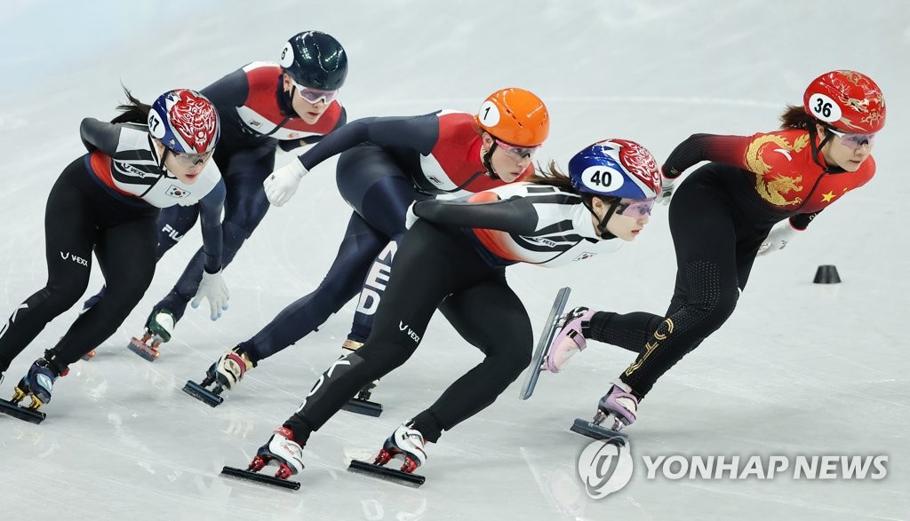 (أولمبياد بكين) المتزلجة "تشوي مين جونغ" تختتم أولمبيادها الثانية بفوزها بذهبية سباق 1,500 متر - 2