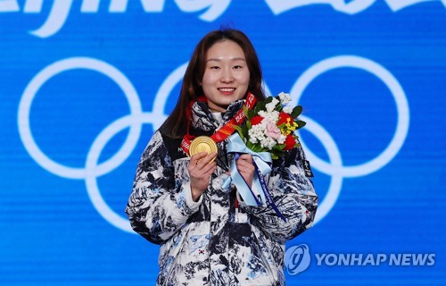 المتزلجة "تشوي مين-جونغ" تحصل على الميدالية الذهبية