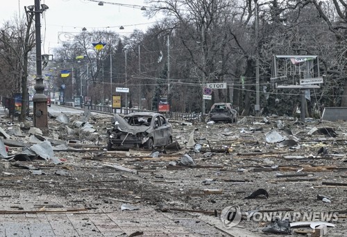 러시아군 공격으로 초토화된 우크라 하리코프 거리