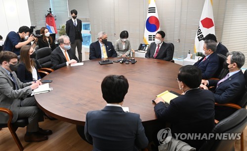 الرئيس المنتخب يون يلتقي القائم بأعمال السفير الأمريكي لدى كوريا الجنوبية