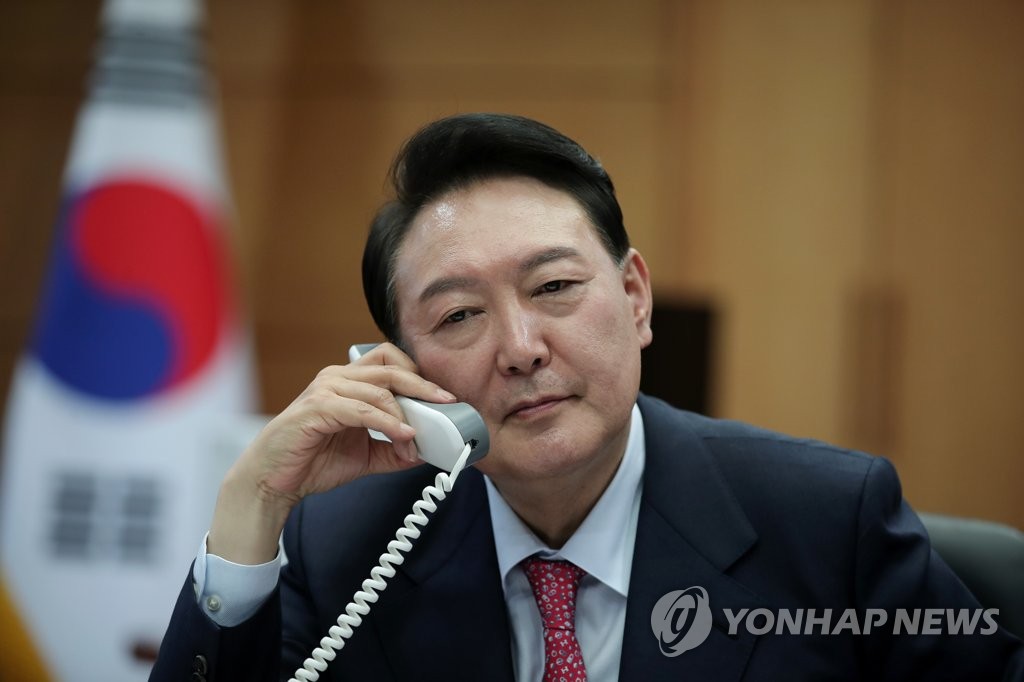 President-elect Yoon Suk-yeol speaks on the phone in this photo unrelated to the article and provided by the main opposition People Power Party. (PHOTO NOT FOR SALE) (Yonhap)