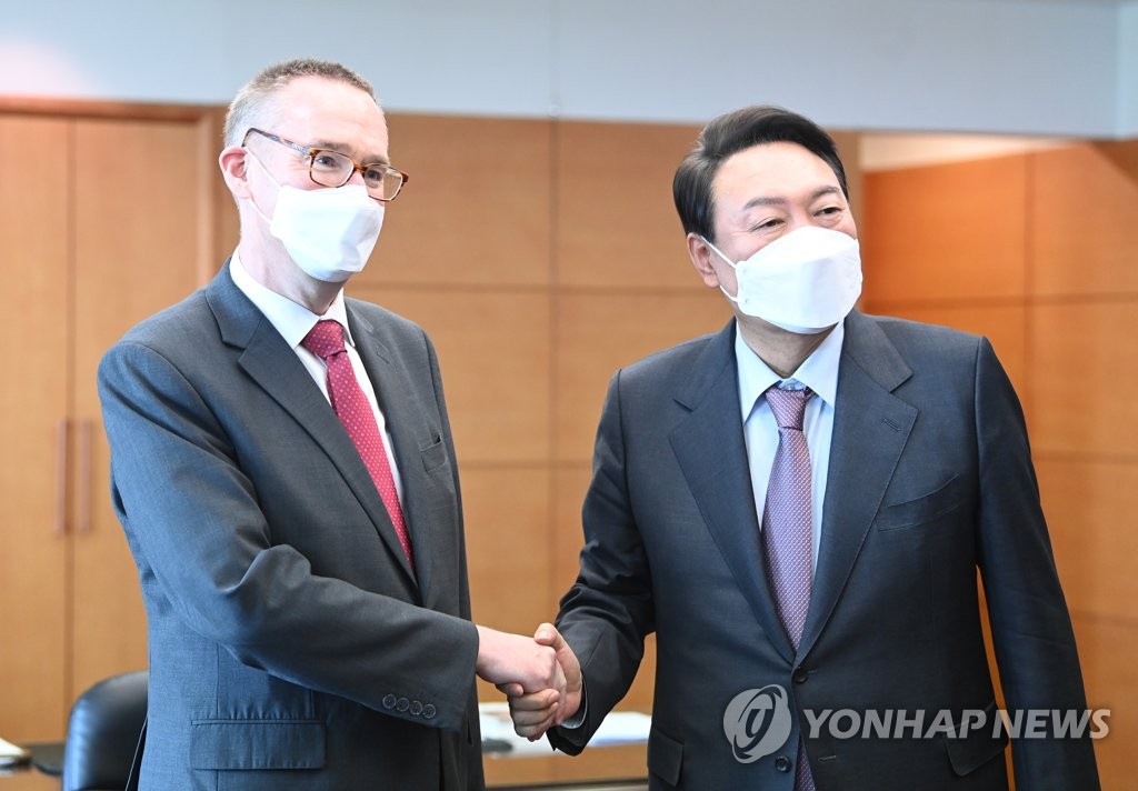 Yoon Meets British Envoy | Yonhap News Agency