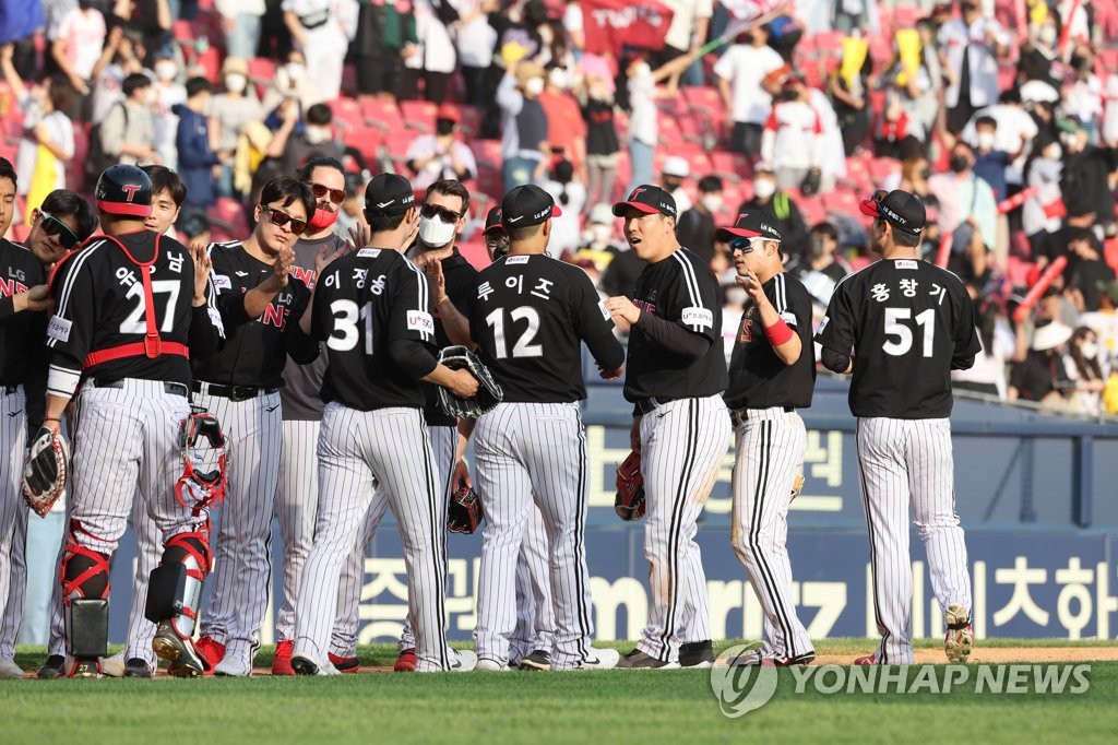 Twins win seesaw match over Bears to snap 3-game skid in KBO